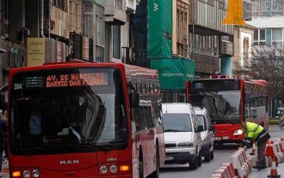 Varias obras atenazan la circulación en las calles del centro coruñés